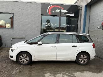 Vaurioauto  passenger cars Citroën C4 CITROEN C4 1.6D AUTOMAAT 2016 7 ZIT 2016/6