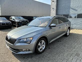 damaged passenger cars Skoda Superb SKODA SUPERB 1.6D DSG 2019 2019/7