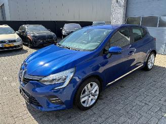 Vaurioauto  passenger cars Renault Clio RENAULT CLIO 1.5D 2022 2022/6