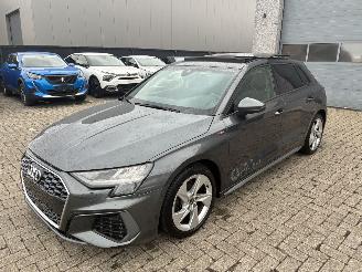 Unfallwagen Audi A3 AUDI A3 2.0D 2022 S LINE 2022/1