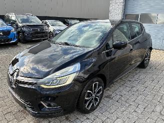 Damaged car Renault Clio RENAULT CLIO 1.5D 2017 2017/2