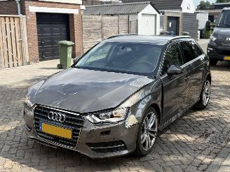 Voiture accidenté Audi A3 1.6 TDI ultra Attraction Pro Line 2014/1