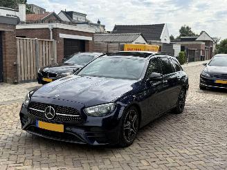 Voiture accidenté Mercedes E-klasse E200d AMG PANO 2021/1
