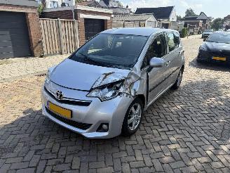 krockskadad bil auto Toyota Verso S 1.3 VVT-i Aspiration AUTOMAAT NAP ! 2011/1