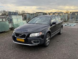 damaged passenger cars Volvo Xc-70 2.4 D5 AUTOMAAT 2009/1