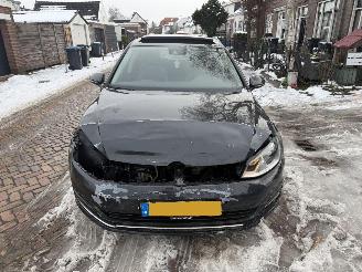 Volkswagen Golf 2.0 TDI AUTOMAAT 150 PK PANO picture 3