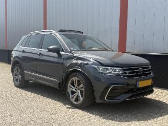 krockskadad bil auto Volkswagen Tiguan 1.4 TSI eHybrid R-Line HEAD UP PANO 2021/1