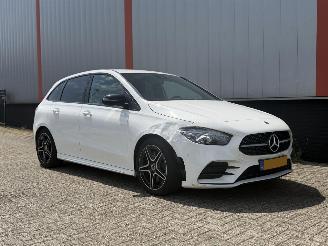skadebil auto Mercedes B-klasse B250 AMG PANO SFEER 2019/1