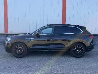 Volkswagen Touareg 3.0 TDI R Line BLACK picture 22