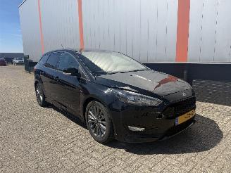 damaged passenger cars Ford Focus 1.0 Titanium ST Line 2016/1