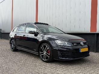 krockskadad bil auto Volkswagen Golf GTD 184 PK SPORT 2015/1