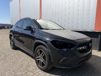 krockskadad bil auto Mercedes GLA 200d AUTOMAAT 2022/1
