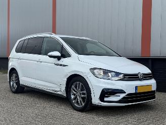 uszkodzony samochody osobowe Volkswagen Touran 1.2 TSI R Line 7 PERS NAP! 2019/1