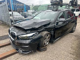 Damaged car BMW 1-serie 1.5 116D 2021/1