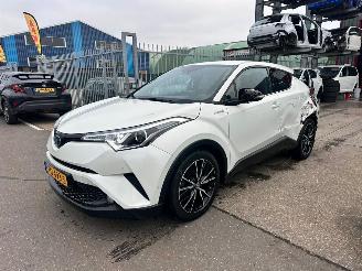 uszkodzony samochody osobowe Toyota C-HR 1.8 HYBRIDE BI-TONE 2018/4