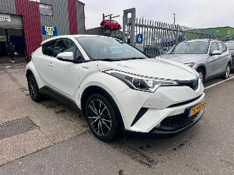 Toyota C-HR 1.8 HYBRIDE BI-TONE picture 3