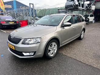 Voiture accidenté Skoda Octavia 1.6 TDI GREENLINE 2014/12