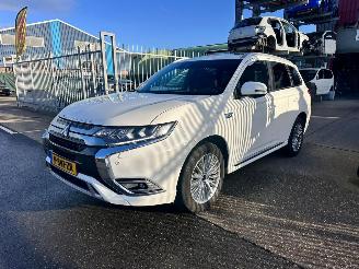 Avarii autoturisme Mitsubishi Outlander 2.4 PHEV S-Edition 2019/6