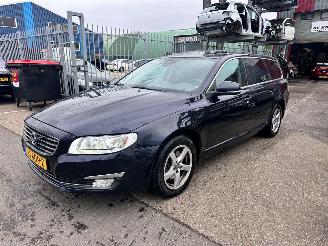 damaged passenger cars Volvo V-70 2.0 D3 POLAR + 2016/4