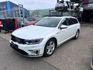 škoda osobní automobily Volkswagen Passat 1.4 GTE / DSG / PANO / VOLLE AUTO / 2018/5