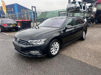 Schadeauto Volkswagen Passat 1.6 TDI / DSG 2020/4