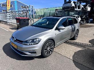Voiture accidenté Volkswagen Golf 1.0 TSI / DSG / PANO / 2018/8