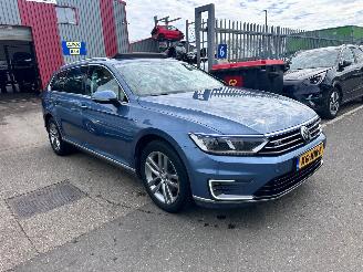 Coche accidentado Volkswagen Passat 1.4 TSI / GTE / DSG / PANO / LEER 2016/9