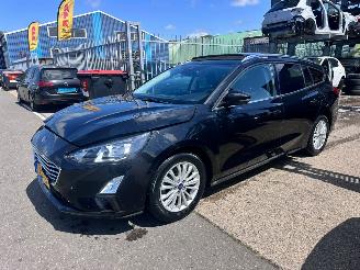 skadebil auto Ford Focus 1.0 EcoBoost Hybride / PANO / TITANIUM 2020/11