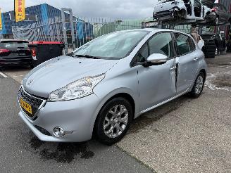 Damaged car Peugeot 208 1.2 VTI ACTIVE 2014/3
