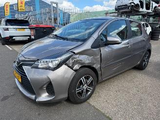 damaged passenger cars Toyota Yaris 1.0 VVT-i 2014/10