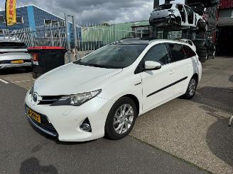 Voiture accidenté Toyota Auris Touring Sports 1.8 HYBRIDE / PANO 2014/1