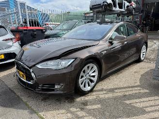 damaged passenger cars Tesla Model S P85+ PERFORMANCE 2013/11