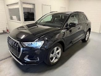 Audi Q3  picture 3