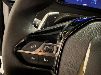 Peugeot 208  picture 18