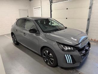 damaged passenger cars Peugeot 208  2025/4