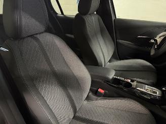 Peugeot 208  picture 12