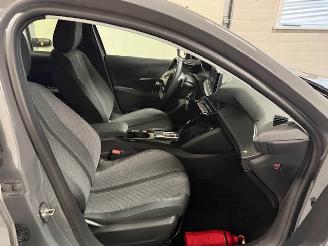 Peugeot 208  picture 11