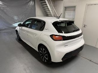 Peugeot 208  picture 5