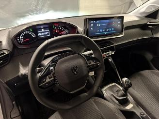 Peugeot 208  picture 8