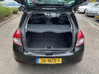 Renault Clio 1.2 5drs picture 11