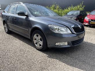 Schadeauto Skoda Octavia 1.6 tdi 77kw 2011/6