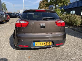 Kia Rio 1.2 tdi 5drs picture 2