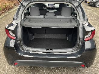 Toyota Yaris 5drs hybrid picture 18