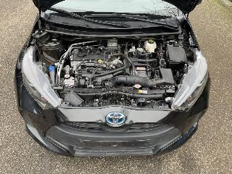Toyota Yaris 5drs hybrid picture 7