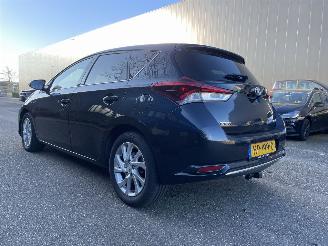 skadebil auto Toyota Auris 1.8 hybrid 2015/3