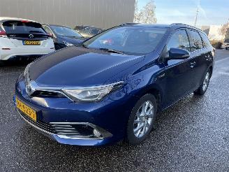 Damaged car Toyota Auris 1.8 hybrid 2015/12