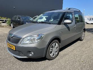 damaged passenger cars Skoda Roomster 1.2 tsi 2012/6