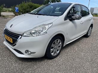 krockskadad bil auto Peugeot 208 1.2 5drs clima 2014/8