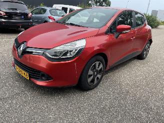 Damaged car Renault Clio 0.9T 5DRS 2013/12