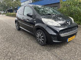 Schadeauto Peugeot 107 5DRS AIRCO 2011/8